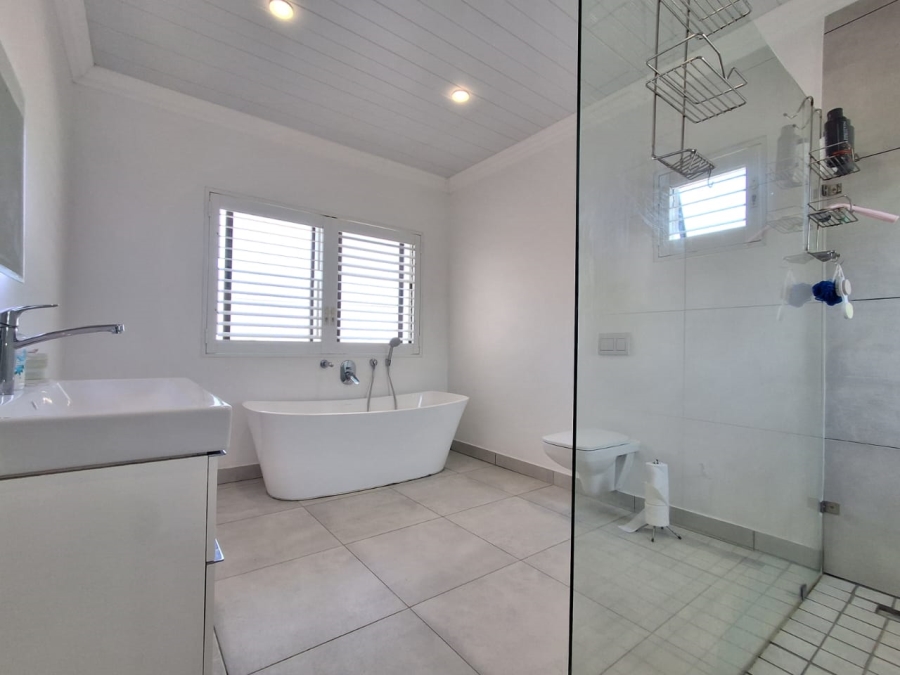 3 Bedroom Property for Sale in Stilbaai Wes Western Cape